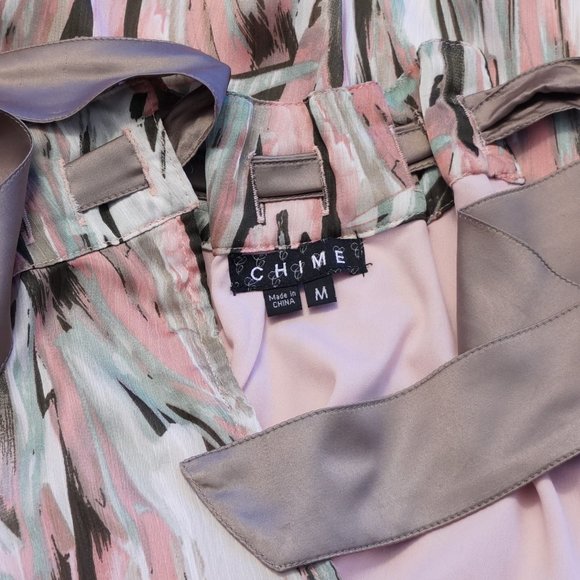 Flirty and Fun Blouse - Picture 4 of 4